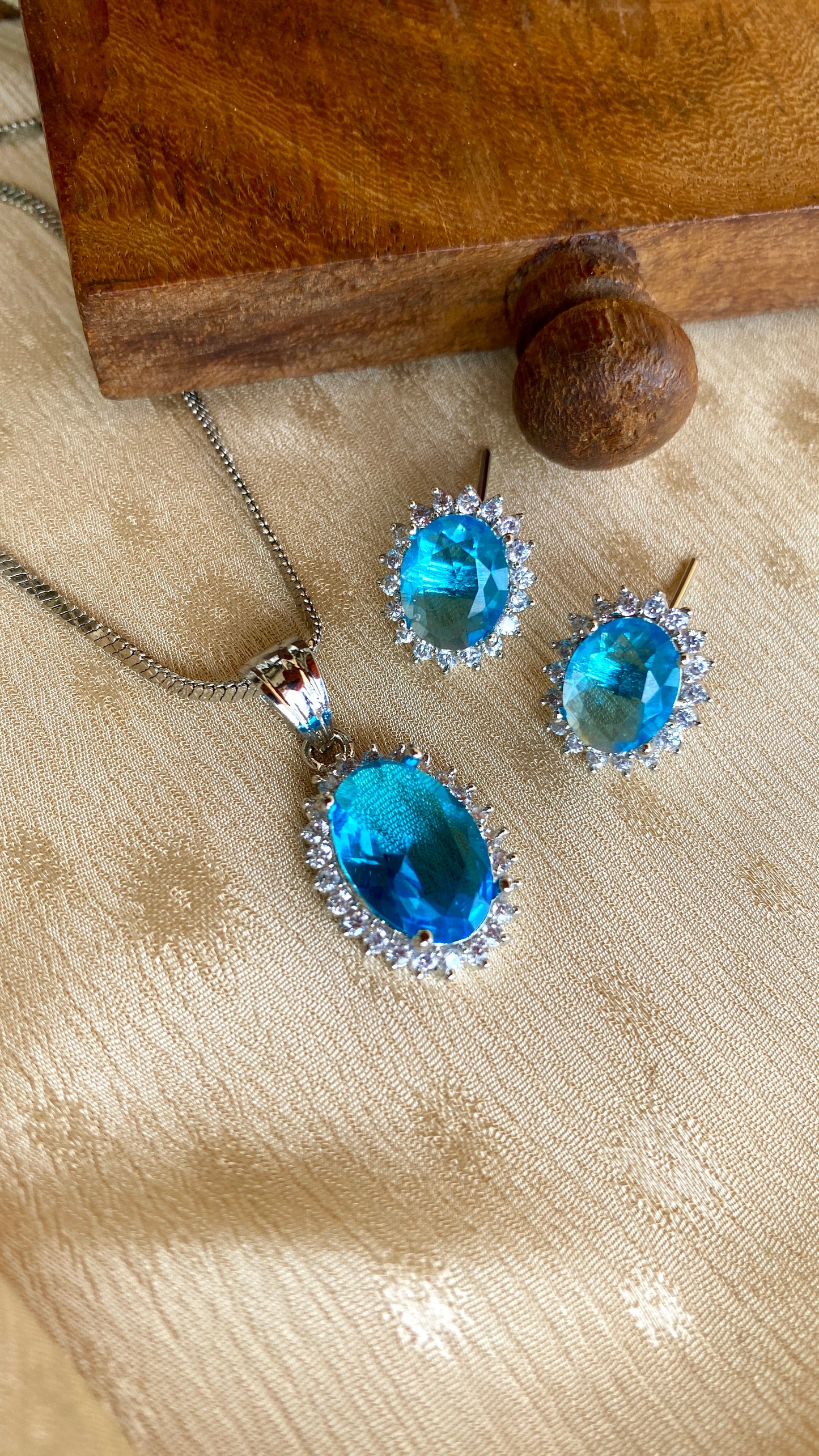 Dublet Indian Pendant Set