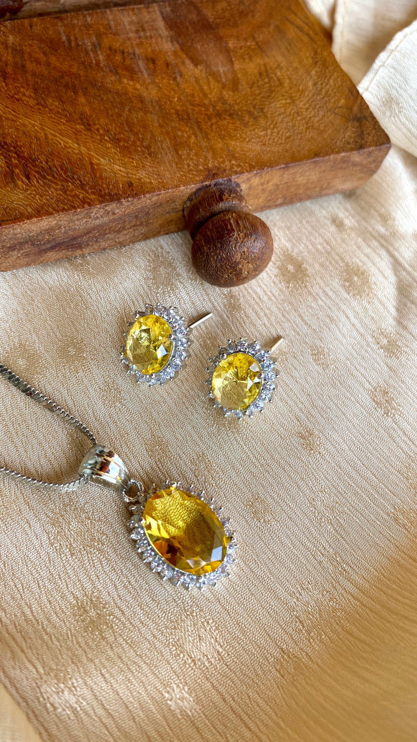 Dublet Indian Pendant Set