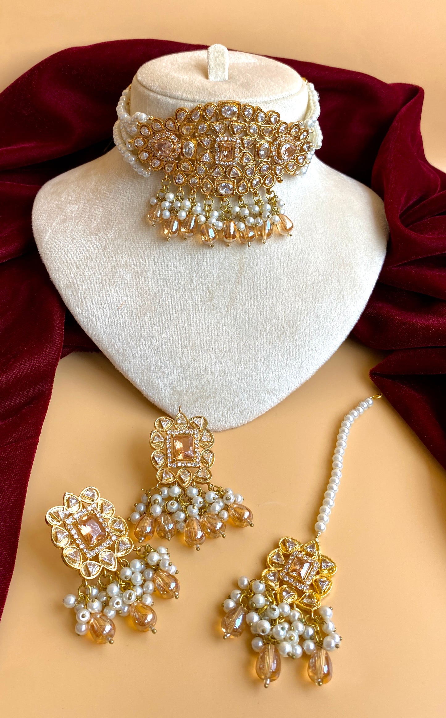 Zarconic Choker Set with Earrings and Tika